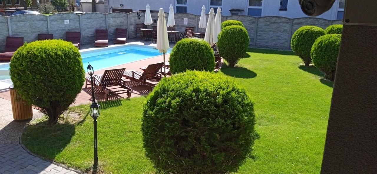 Hotel Koliba Senec Exterior foto
